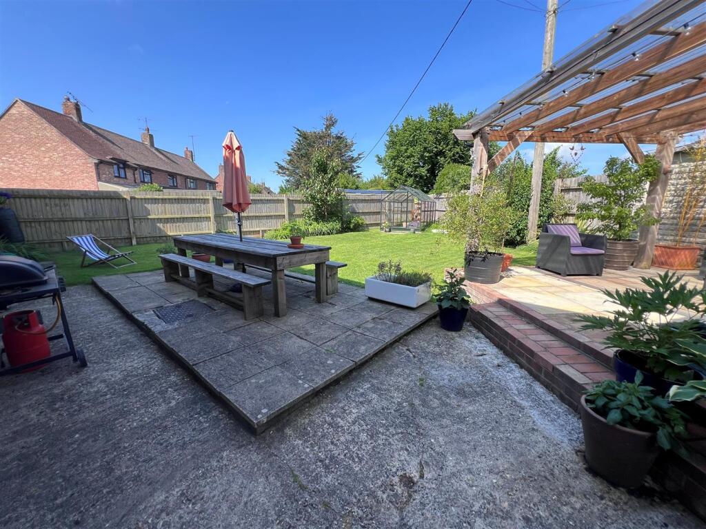 Patio area 2.jpg