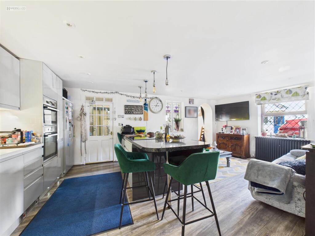 Kitchen Diner iii.jpg