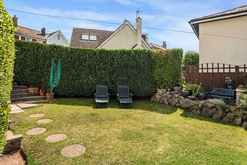 Private side gardens