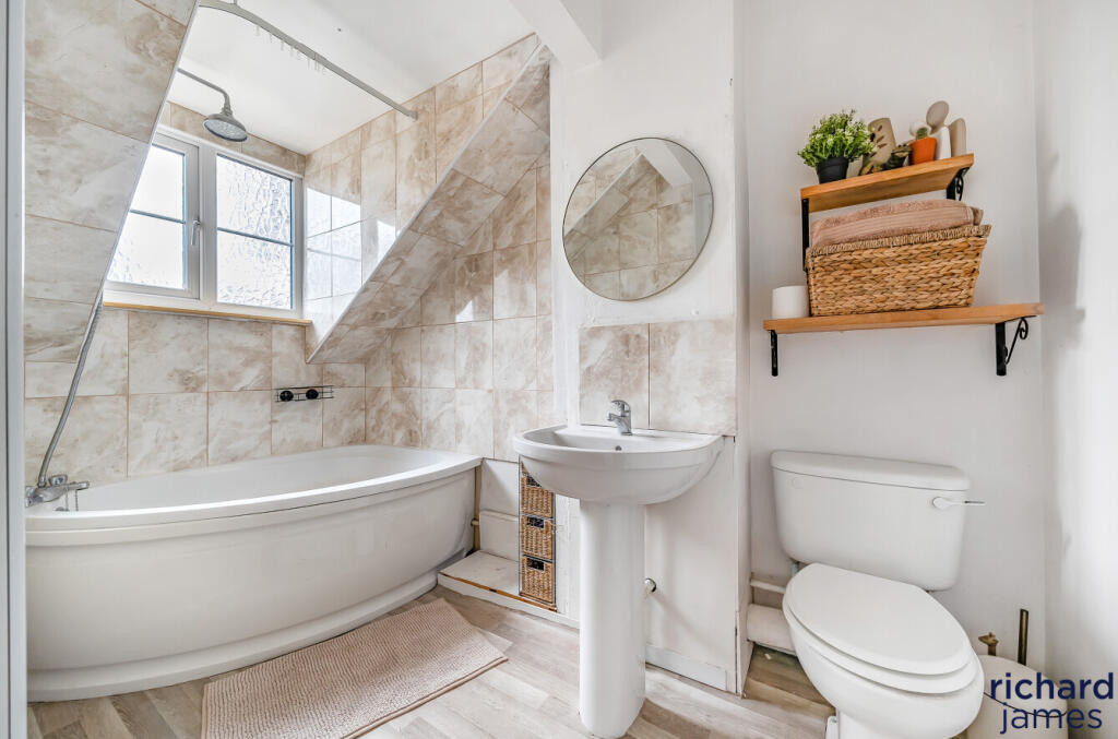 e654493a4f76408ca4ce492a5744bd85