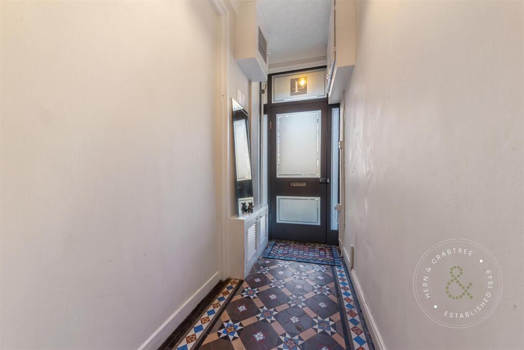 Dogo-Street-Ground-Floor-Flat-01.jpg