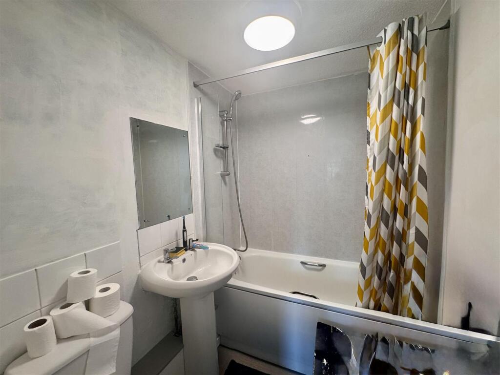 BATHROOM 1.jpg