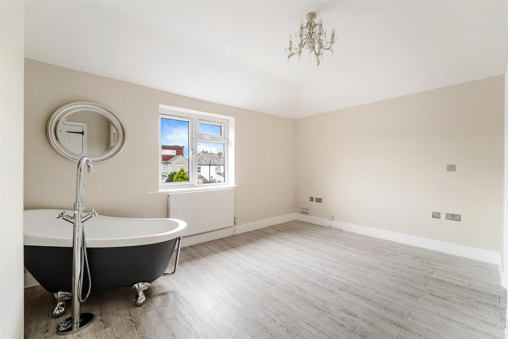 FERNDALE ROAD, 31 (19).jpg