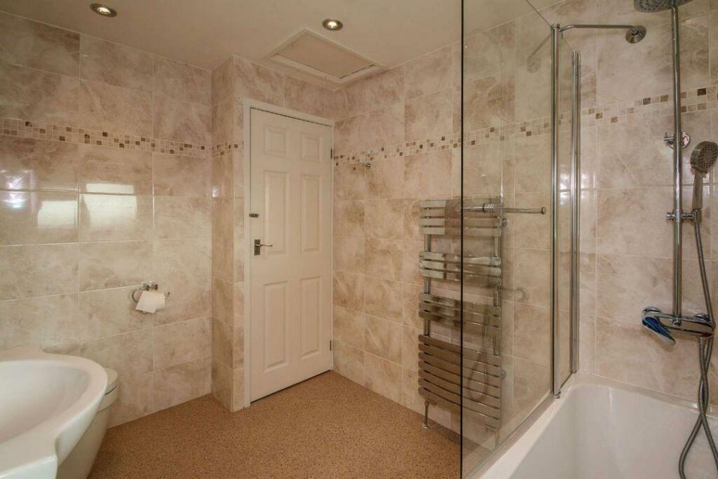 Bathroom Aspect 2