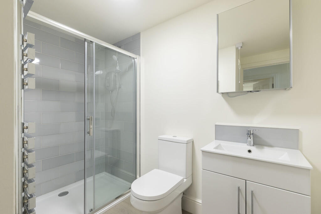 Flat 1, 105 Londo...