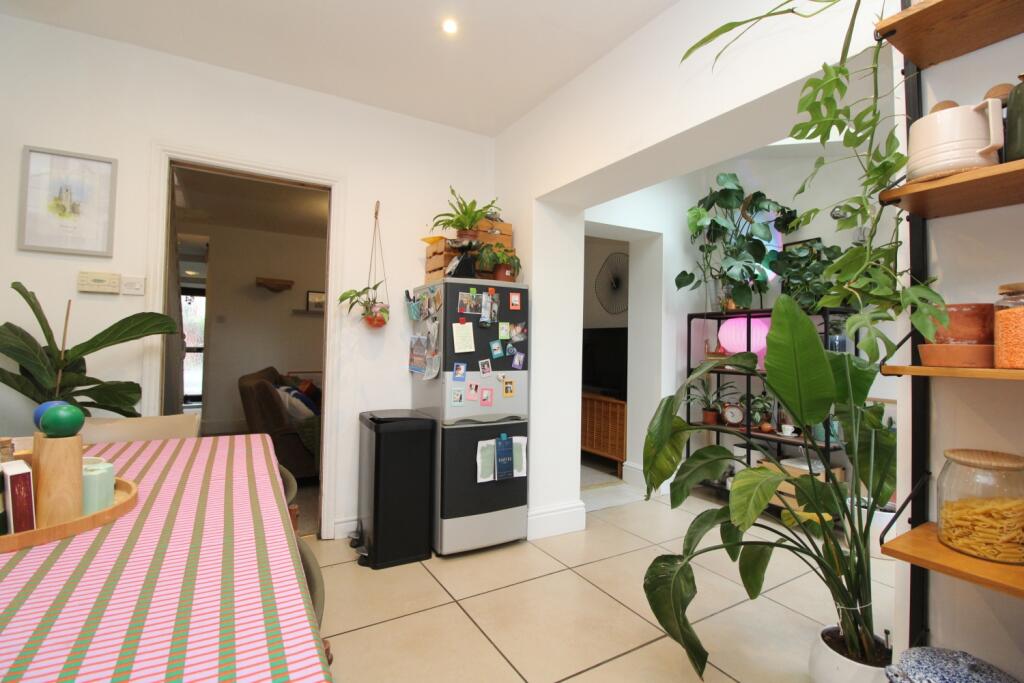 Dining Area to Lounge