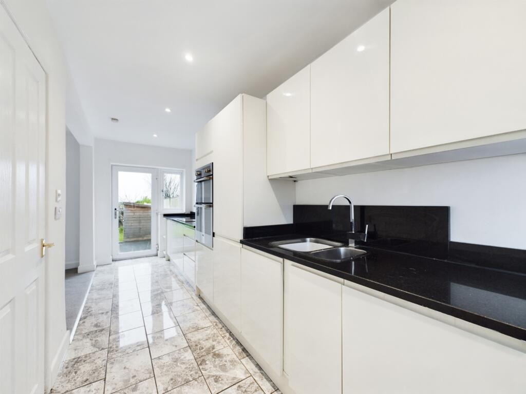 CAM02386G0-PR0097-STILL031