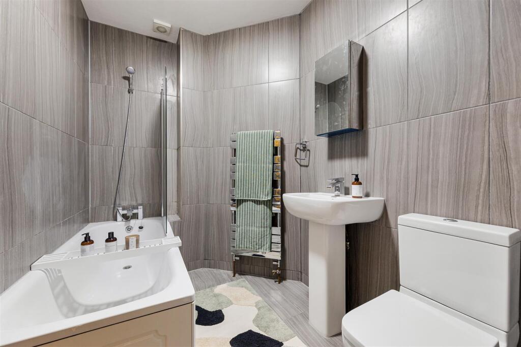 Flat 1, 1a, Hartley Road, E11