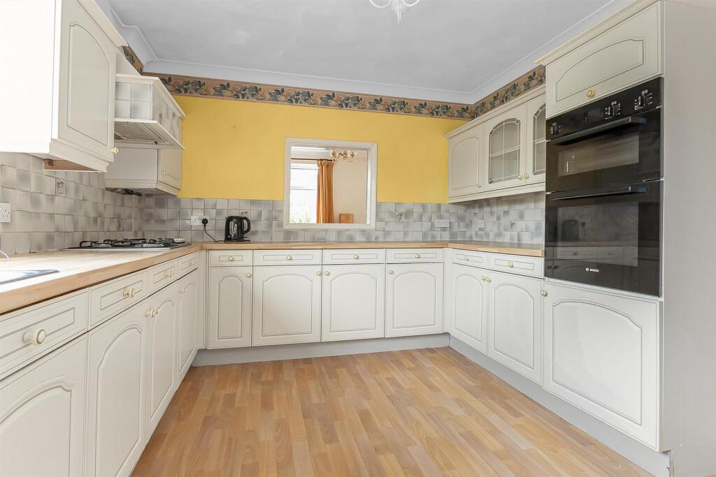 Oatlands, Church Drive