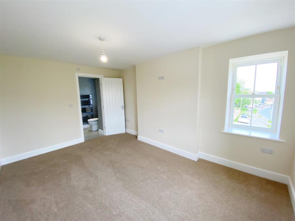Bedroom 1 pic 2.jpg