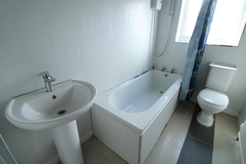 BATHROOM/WC