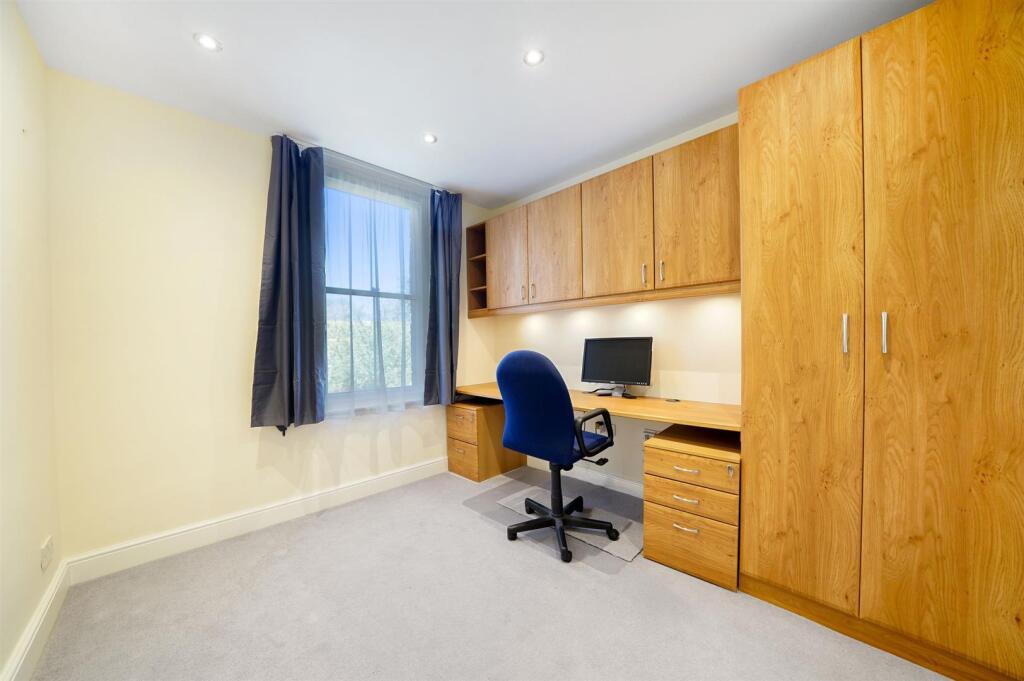BEDROOM 3 / STUDY