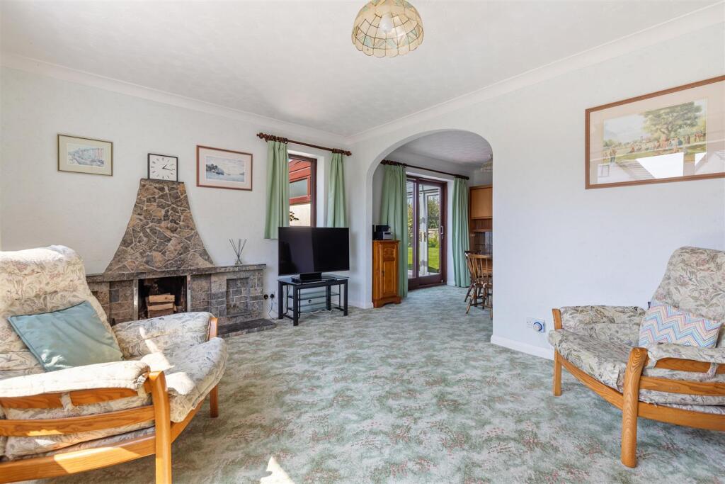 A15 - 10 Crestway Strete - 250424.jpg