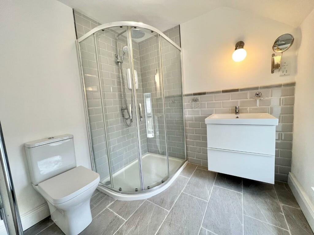 En-Suite 2nd Floor