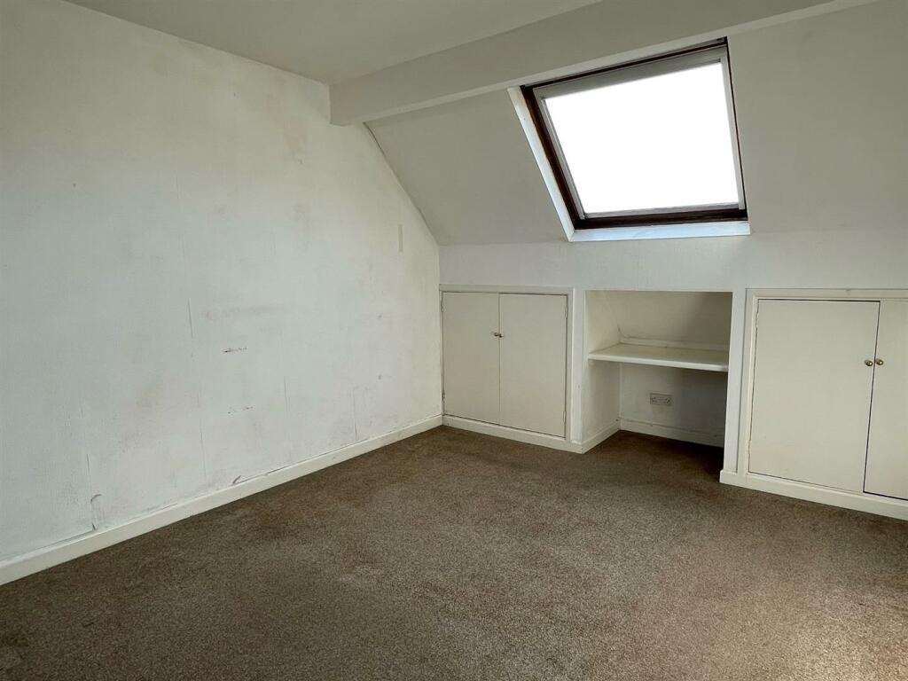 Bedroom,,..jpg