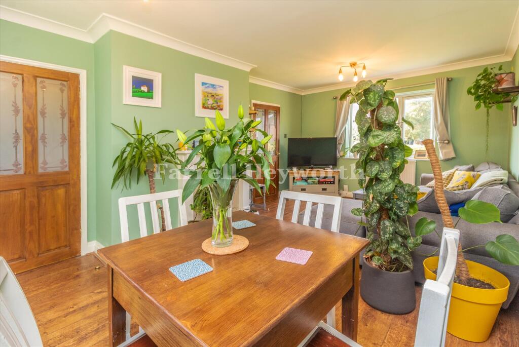 Lounge Diner image 2