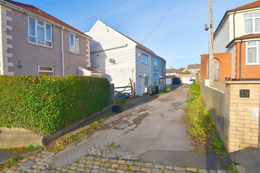 Garage accessed from Novers Road.jpg