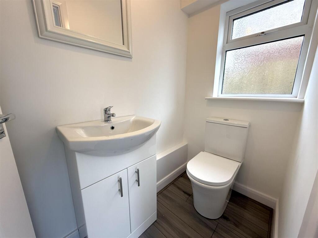 Downstairs WC.JPG