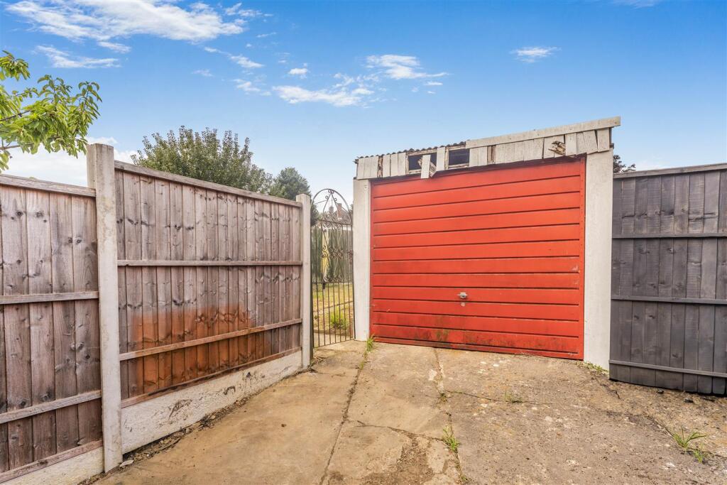 23 Cherry Road, Banbury-14.jpg