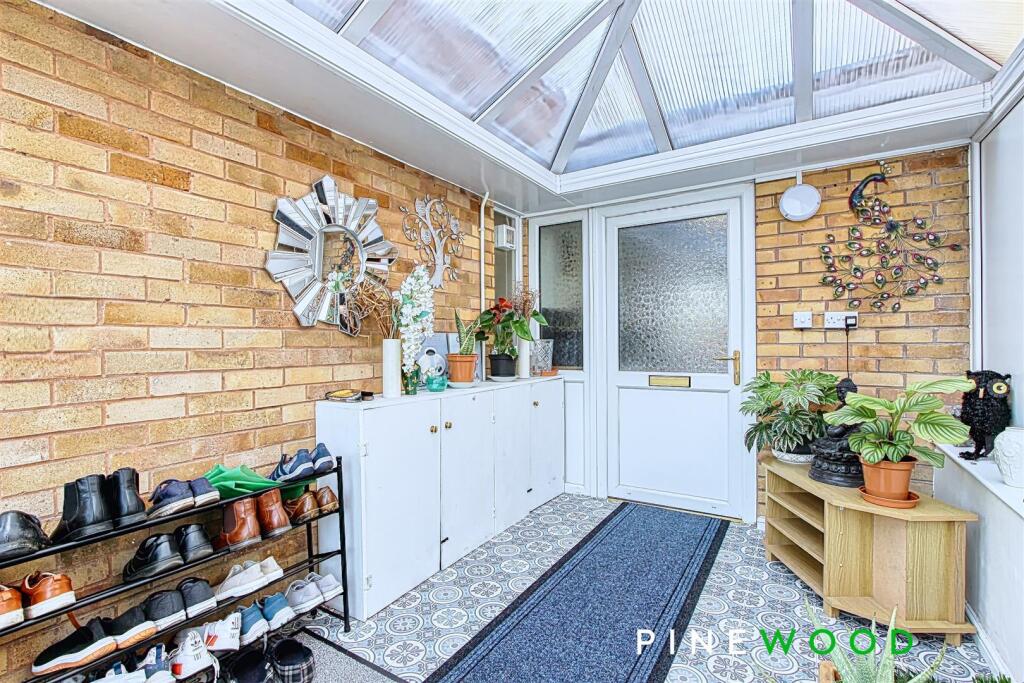 PORCH/GARDEN ROOM