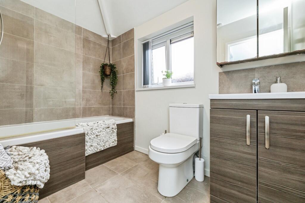 pbox-bathroom-345742.jpg