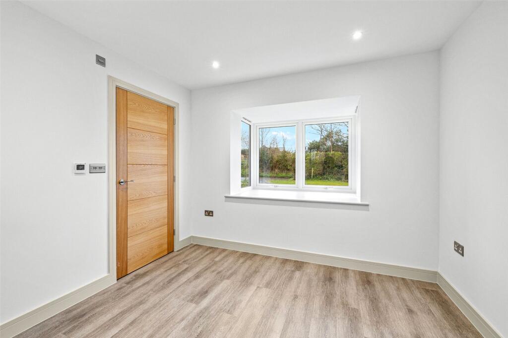 2 Reception Rooms