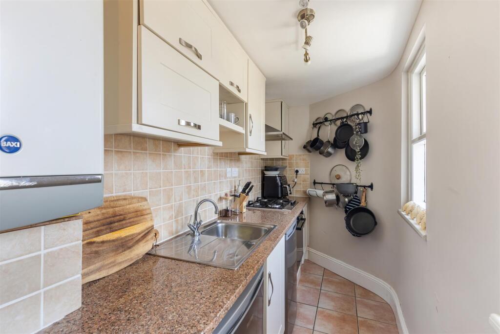 A08 - 12 Trinity Mews, Torquay - 250523.jpg