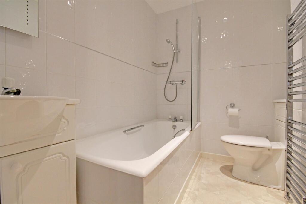 bathroom .jpg
