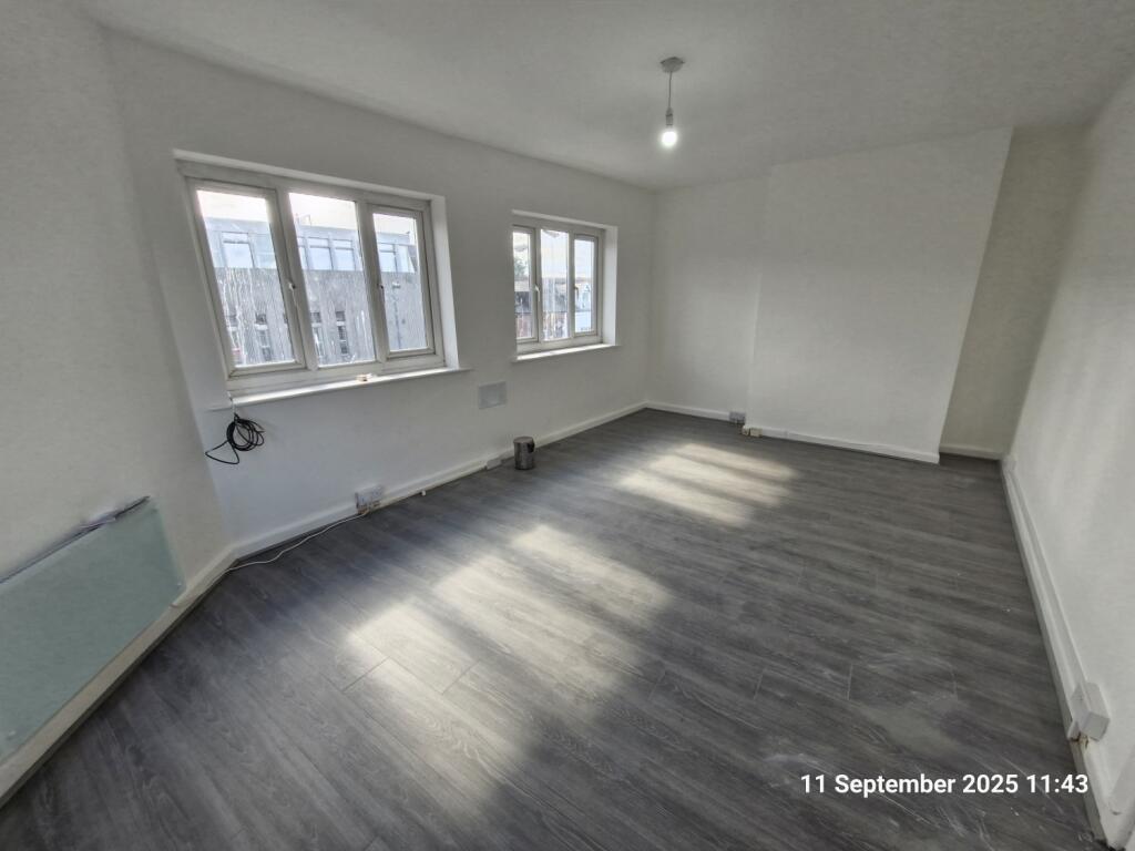 FIRST FLOOR RECEPTION ROOM