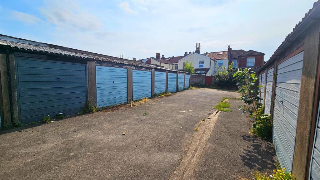 8 - Garage Nevil Road.jpg