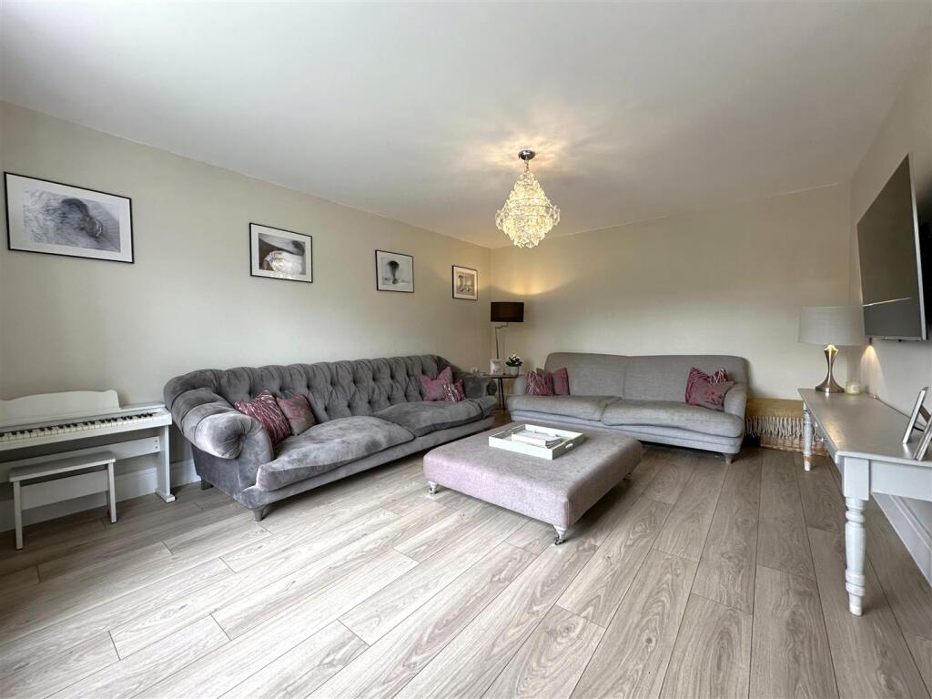 Living Room 585