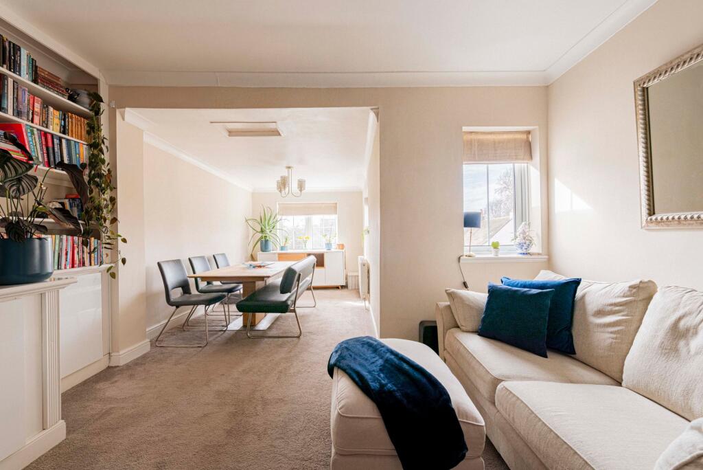 Living Room/Dining Room (2)