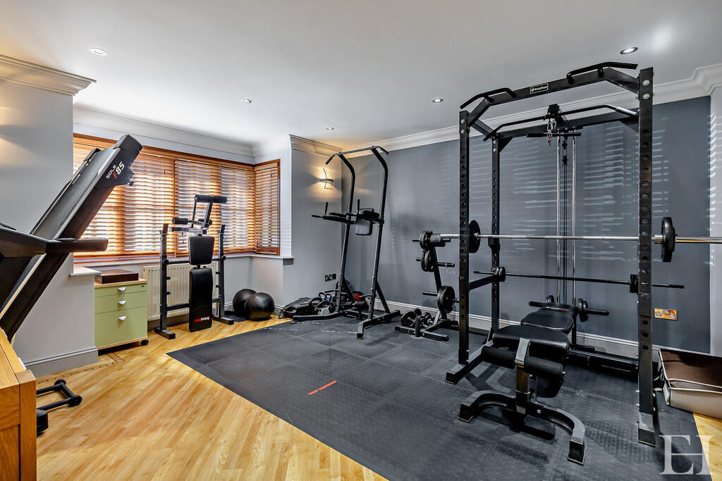 8643451-interiorW...