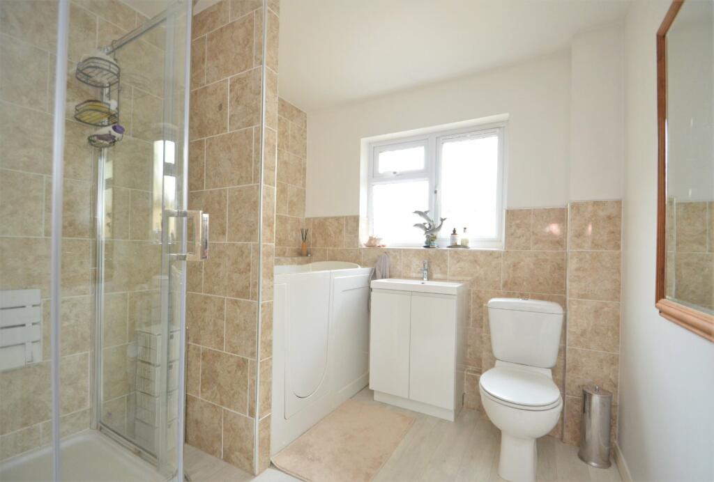 Shower/Bathroom