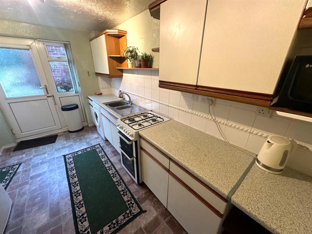 kitchen 1.jpg