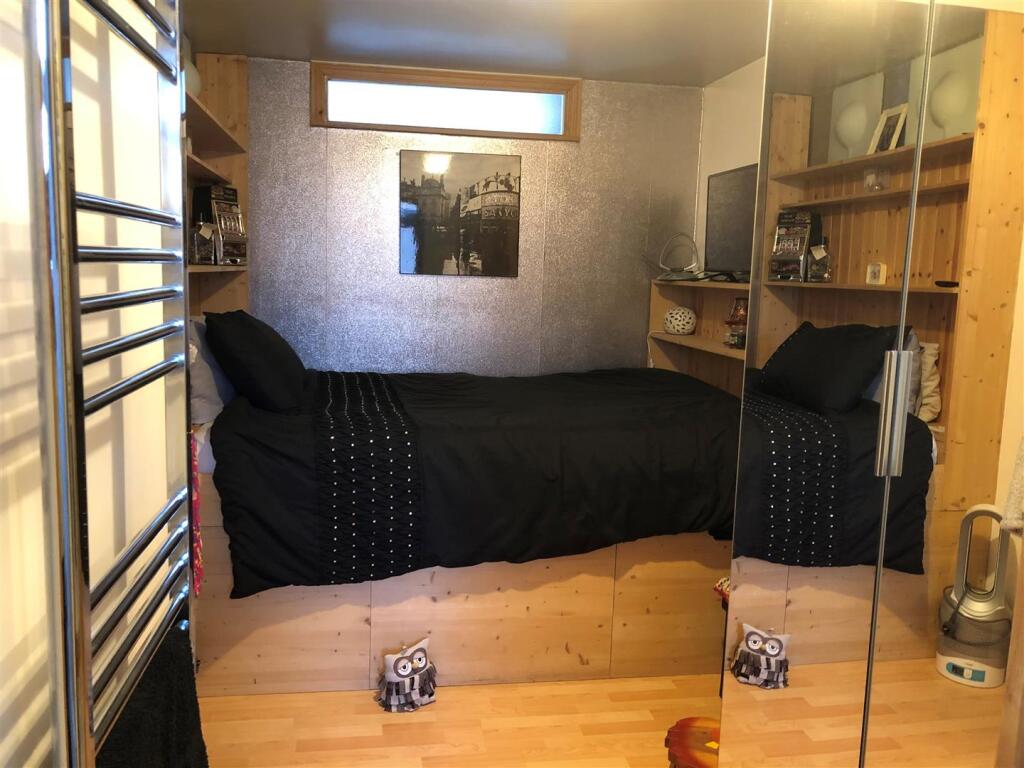 Bedroom.jpg