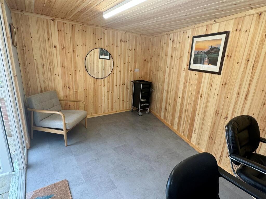 Home Office 2.JPG