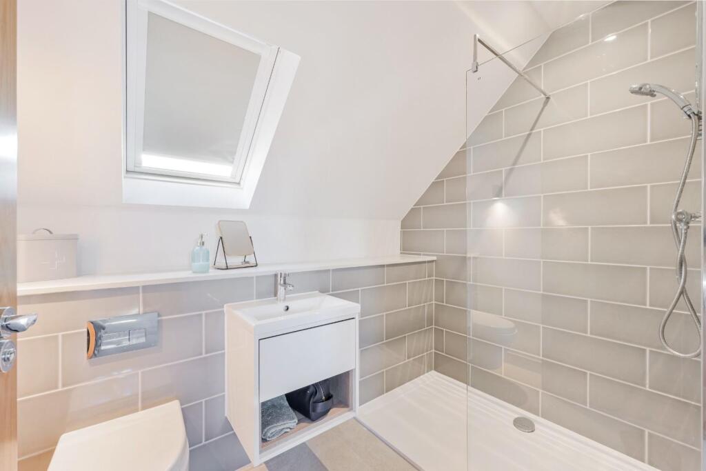 ST GILES CLOSE (18).jpg