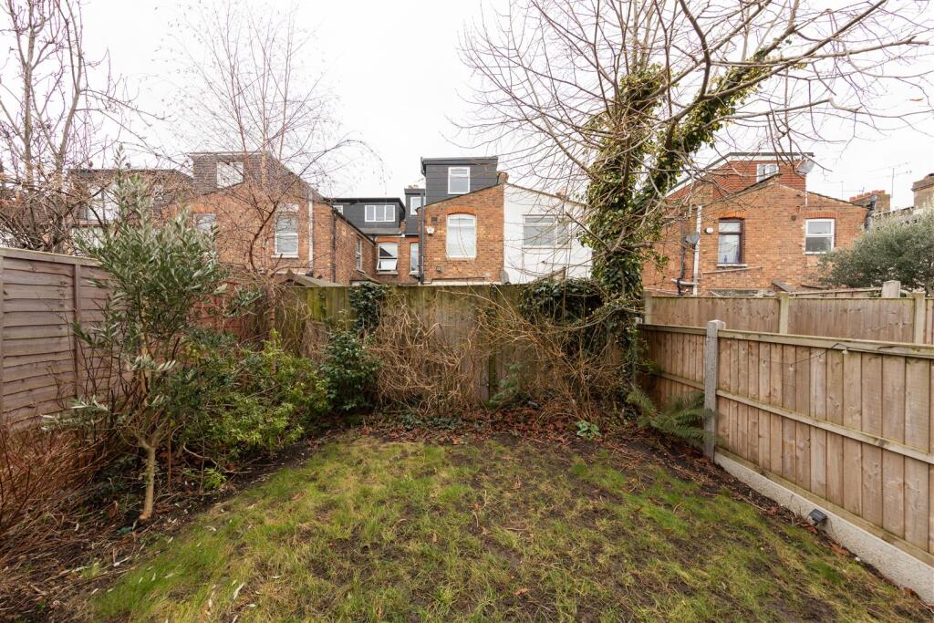 Northbank Road E17