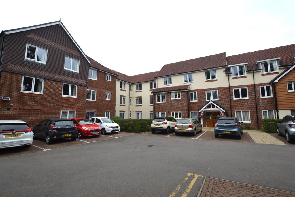 Branksomewood Road, Fleet