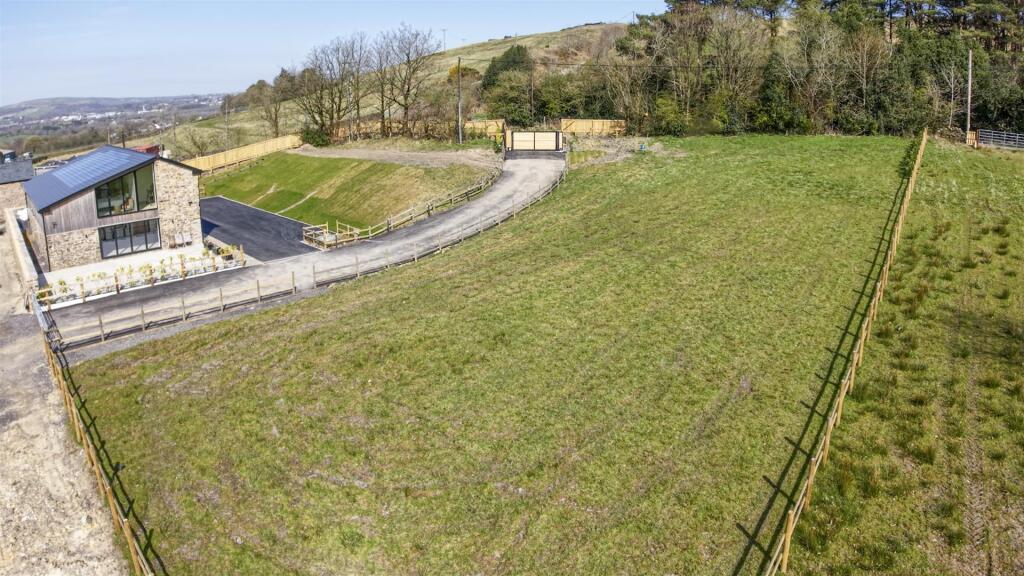 Aerial Setting &amp; Paddock