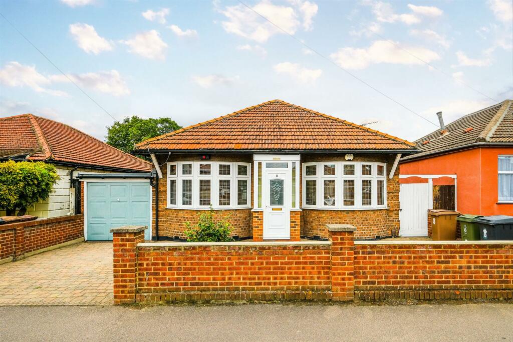 8 Burnham Road-39_web.jpg