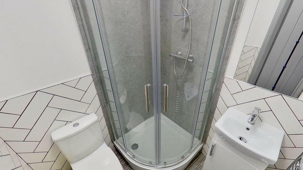 Bedroom 3 ensuite