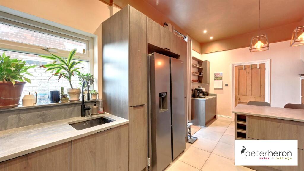 Breakfasting Kitchen