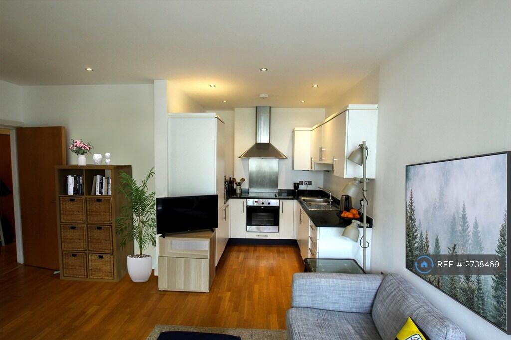 Kitchen &amp; Lounge