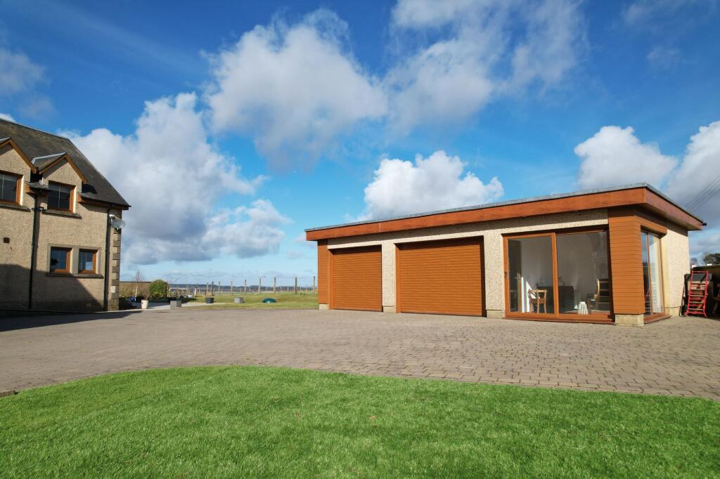 Double Garage / Sunroom