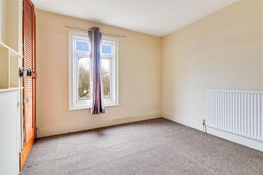 Bedroom 1 (2)