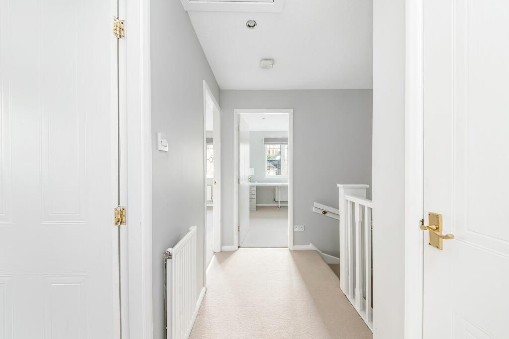 FIRST FLOOR LANDING