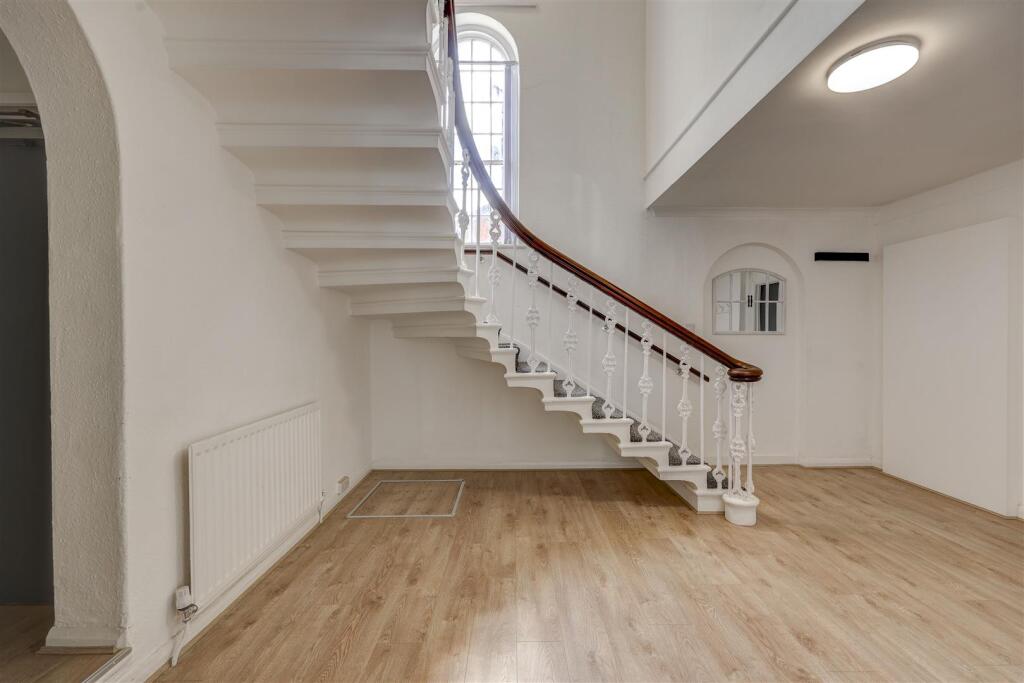 Entrance Hall 1.jpg