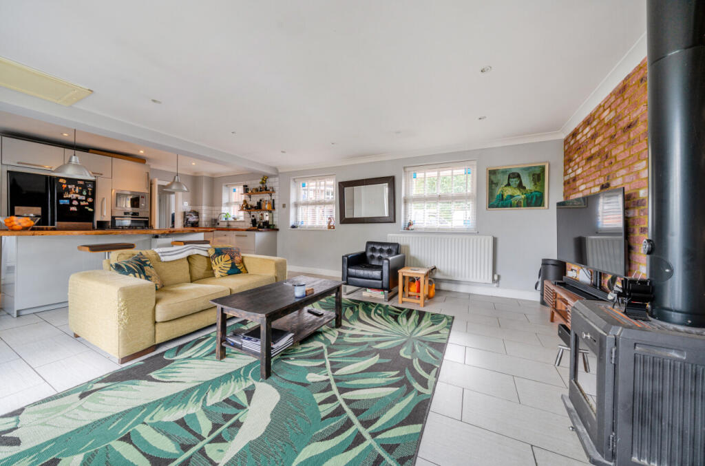 1313894-15-685ad0...